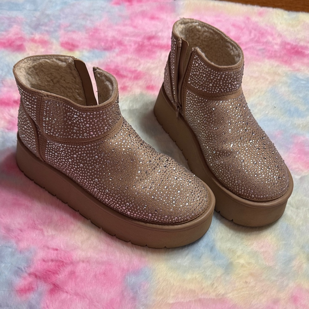 Women’s 7 Sparkling Tan Ankle Boots